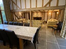 Brundish, Suffolk Large 4-bed Barn Stunning!