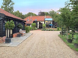 Brundish, Suffolk Large 4-bed Barn Stunning!