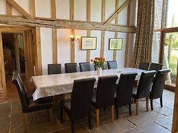 Brundish, Suffolk Large 4-bed Barn Stunning!