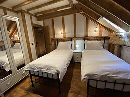 Brundish, Suffolk Large 4-bed Barn Stunning!