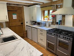 Brundish, Suffolk Large 4-bed Barn Stunning!