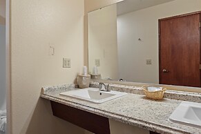 Quincy INN and Suites