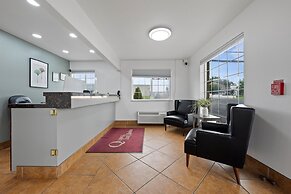 Quincy INN and Suites