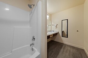 Quincy INN and Suites