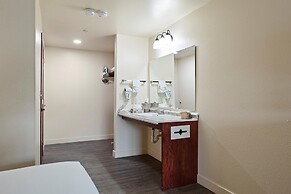 Quincy INN and Suites