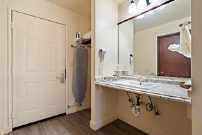 Quincy INN and Suites