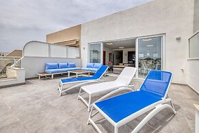 Fabulous Penthouse Close to St George's Bay