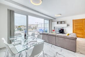 Fabulous Penthouse Close to St George's Bay