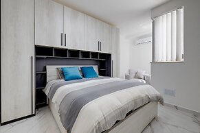 Fabulous Penthouse Close to St George's Bay