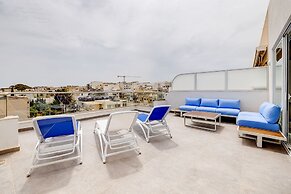Fabulous Penthouse Close to St George's Bay