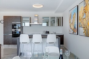 Fabulous Penthouse Close to St George's Bay