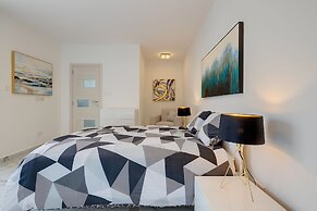 Fabulous Penthouse Close to St George's Bay