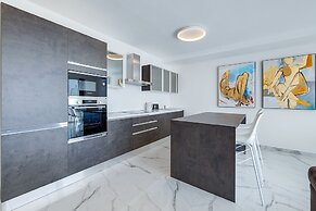 Fabulous Penthouse Close to St George's Bay