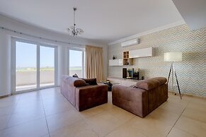 Seafront LUX Apart inc Pool, Upmarket Area