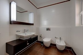 Seafront LUX Apart inc Pool, Upmarket Area