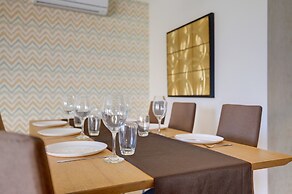 Seafront LUX Apart inc Pool, Upmarket Area