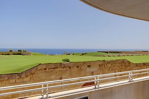 Seafront LUX Apart inc Pool, Upmarket Area