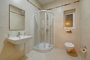 Seafront LUX Apart inc Pool, Upmarket Area