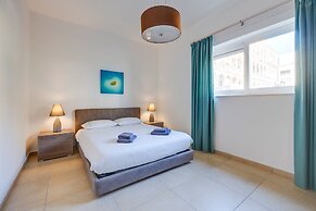 Seafront LUX Apart inc Pool, Upmarket Area