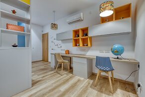 Superb Seafront Family Apartment