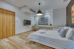 Superb Seafront Family Apartment