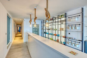 Superb Seafront Family Apartment