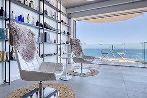 Superb Seafront Family Apartment