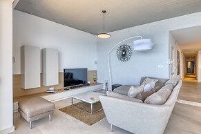 Superb Seafront Family Apartment