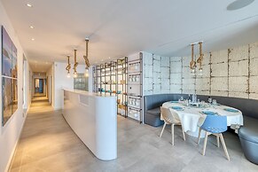 Superb Seafront Family Apartment