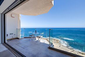 Superb Seafront Family Apartment