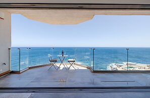 Superb Seafront Family Apartment