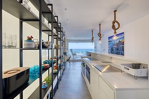 Superb Seafront Family Apartment