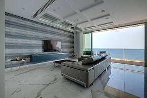 Super Luxury Apartment in Tigne Point, Amazing Sea Views