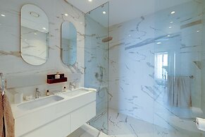 Super Luxury Apartment in Tigne Point, Amazing Sea Views