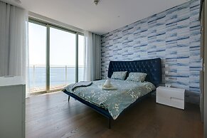 Super Luxury Apartment in Tigne Point, Amazing Sea Views