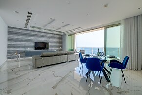 Super Luxury Apartment in Tigne Point, Amazing Sea Views