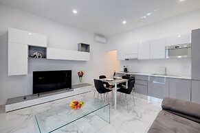 Contemporary 1BR Apartment, Central Location