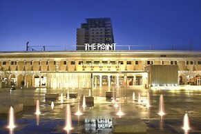 Contemporary 1BR Apartment, Central Location