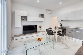 Contemporary 1BR Apartment, Central Location