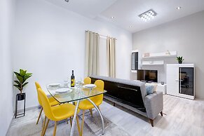 Stylish 1BR Apartment Steps to the Promenade