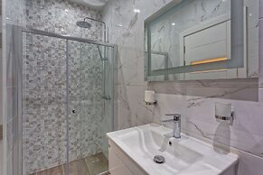 Stylish 1BR Apartment Steps to the Promenade