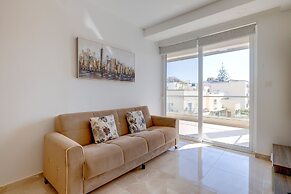 Modern 1BR Apartment in Central St Julian's