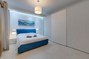 Superlative Apartment With Valletta and Harbour Views
