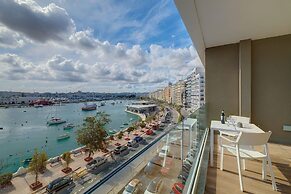 Superlative Apartment With Valletta and Harbour Views
