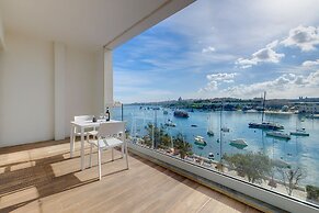 Superlative Apartment With Valletta and Harbour Views