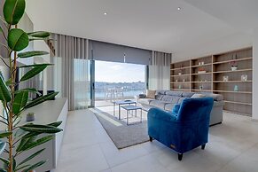Superlative Apartment With Valletta and Harbour Views