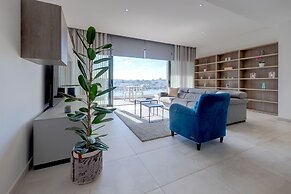 Superlative Apartment With Valletta and Harbour Views