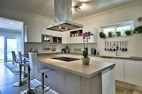 Luxury Apartment With Pool and Terrace, Top Location