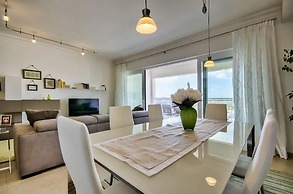 Luxury Apartment With Pool and Terrace, Top Location