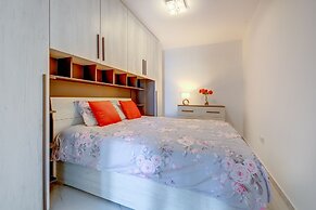 Deluxe 2BR Apartment in Central St Julian's